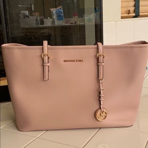 Jet Set medium Saffiano Top zip tote bag